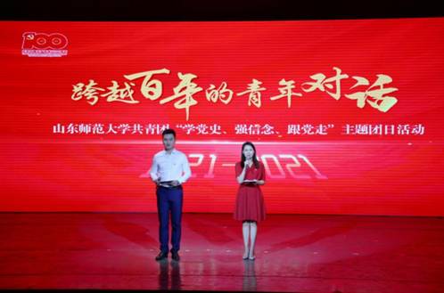 图片包含 站, 女人, 水, 院子描述已自动生成